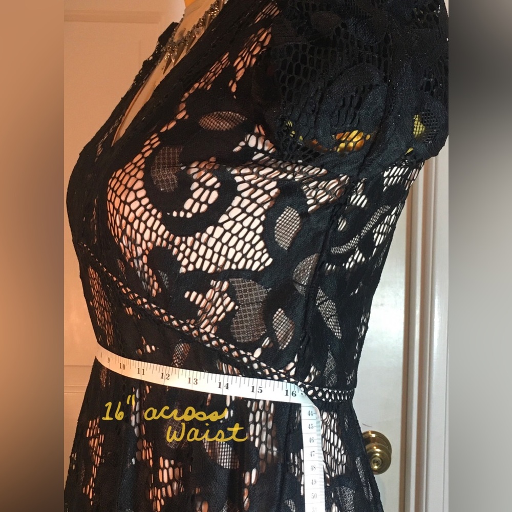 TAYLOR Black Lace Vneck short sleeve Fit and flare midi dress Pink lining SIze 6 - Picture 9 of 12